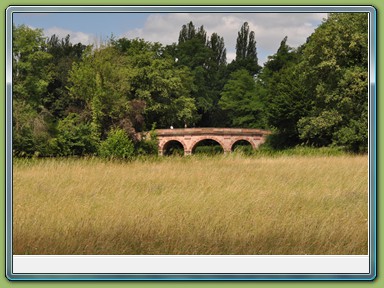 Rote Brücke im Schönbusch