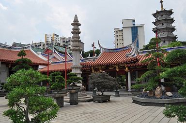 Lian Shan Shuang Lin Monastery, Singapore