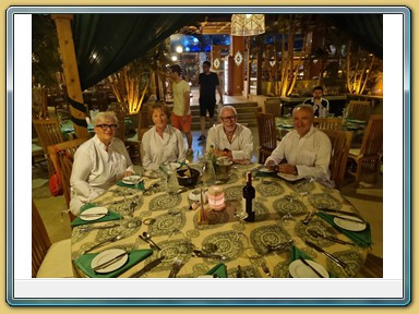 The Breakers Diving & Surfing Lodge
- Oriental Night in Galabeya Kleidung -