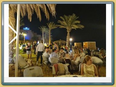 The Breakers Diving & Surfing Lodge
- Barbeque am Hotelstrand -